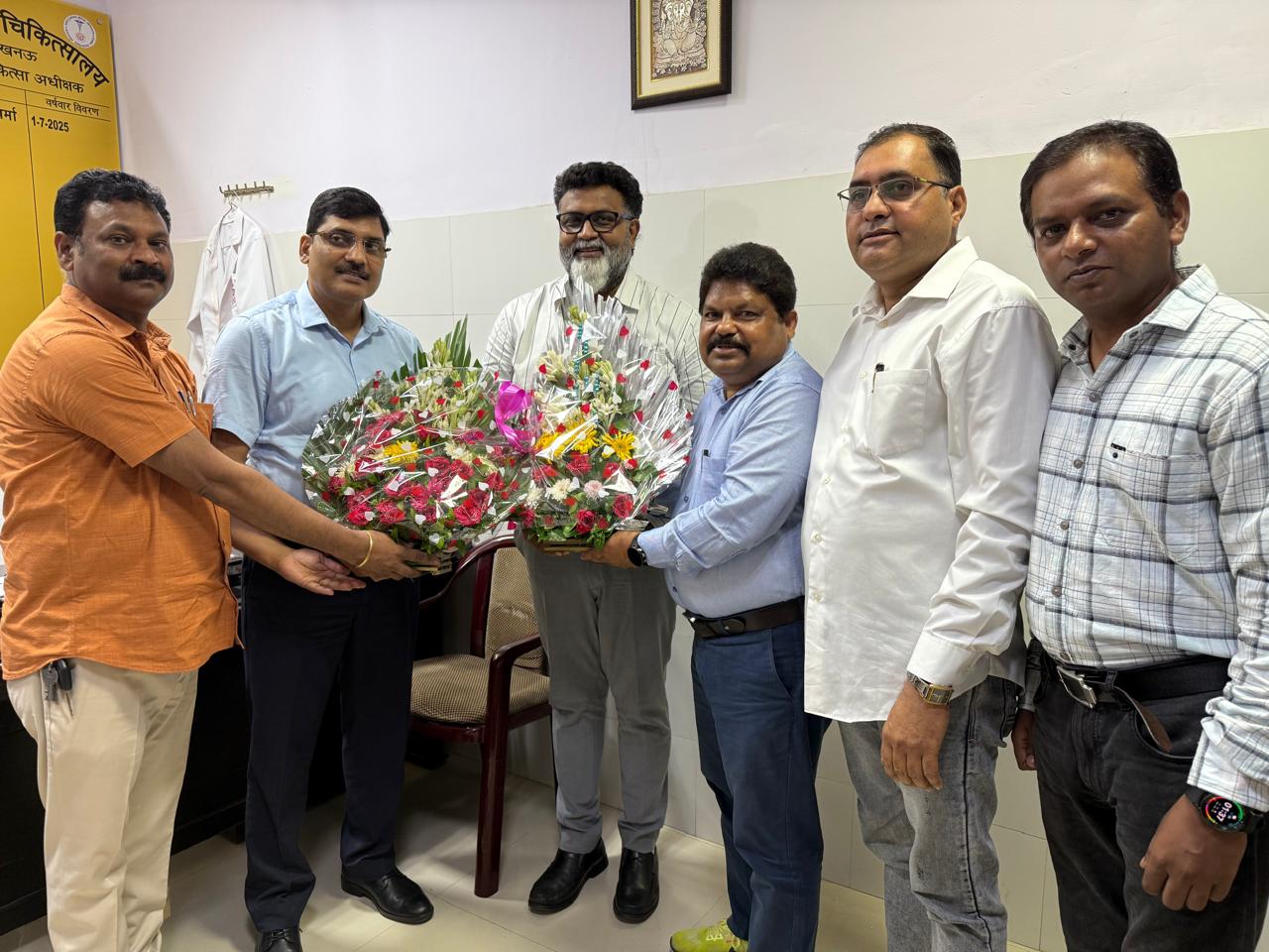 बलरामपुर चिकित्सालय लखनऊ में नवनियुक्त अधिकारियों का स्वागत एवं सम्मान किया गया ।